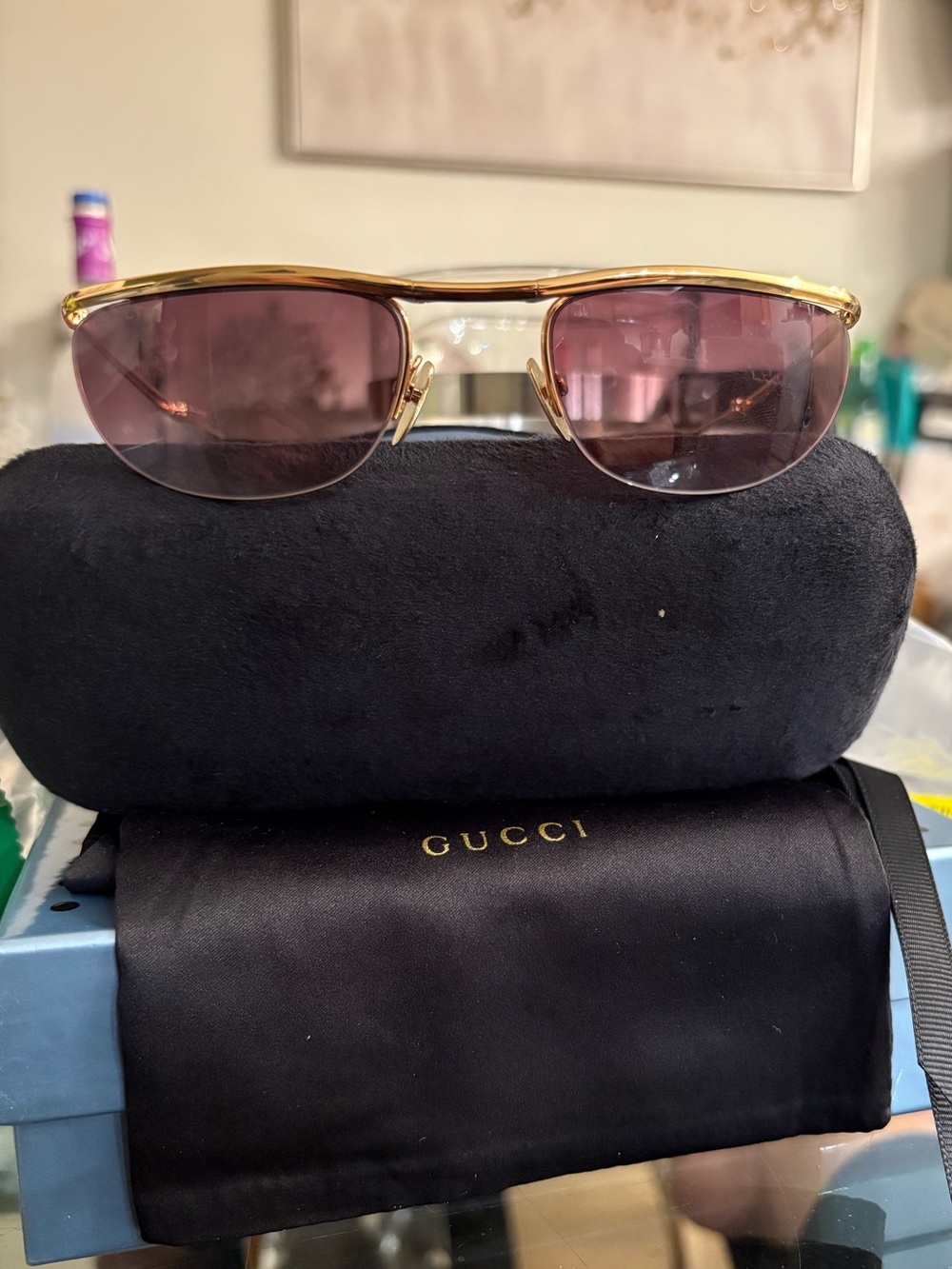 Gucci Gold Frame Sunglasses with Pink-Purple Lenses foldable glasses - Picture 4 of 8
